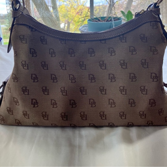 VINTAGE EARLY 2000s Dooney&Burke Taupe Signature Nylon Tote - Picture 5 of 16